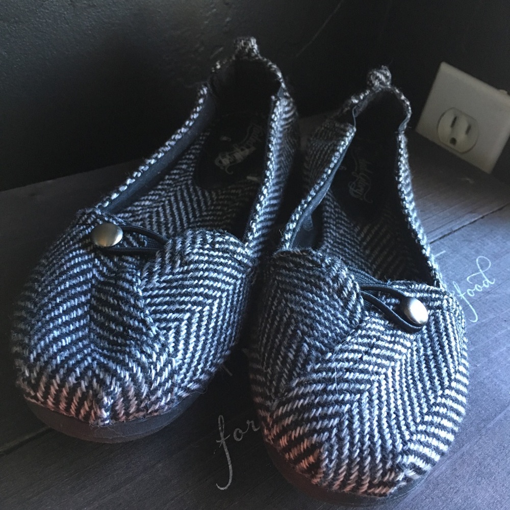 Women's size 6 faded glory slip ons